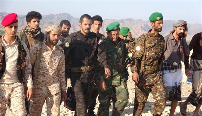 في أول أيام العيد.. المرفدي يتفقد المواقع القتالية في مديرية المحفد 