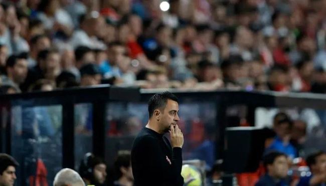 مدرب برشلونة يحذر: الليغا لم تنته بعد