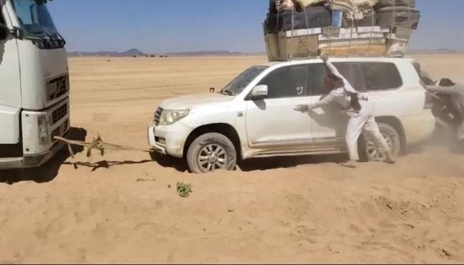 صحراء الربع الخالي.. الموت المعلَّب الذي يتحيّن المسافرين من وإلى اليمن