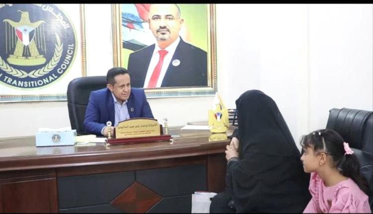 خلال لقاءه بطلة المسابقة.. وضاح الحالمي: نشجع المواهب والمبدعين وفخورين بإبطال الحساب الذهني من أشبال لحج