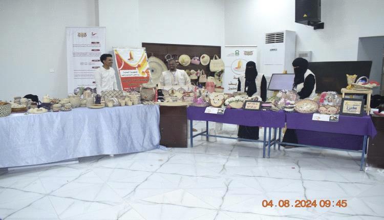 العامري يدشن فعاليات مهرجان النخيل والتمور وافتتاح معرض التمور بحضرموت الوادي


