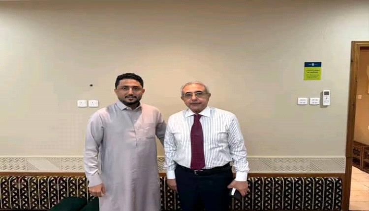 رجل أعمال بارز يكشف حقيقة عن السفير اليمني علي العياشي