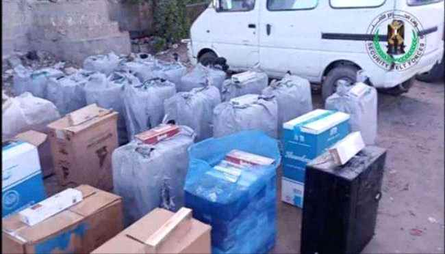 ضبط 26 كرتون سجائر قبل تهريبها إلى عدن