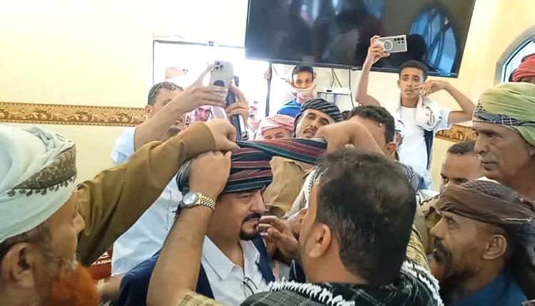 من حفل مراسم تنصيب الدكتور أحمد يسلم حنش شيخاً لقبيلة آل داؤود بيافع كلد.. خلفاً للشيخ الراحل علي سالم حسين بن داؤود