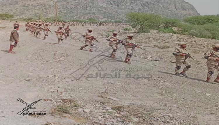 جماعة الحوثي تحشد مئات المقاتلين من مديرية الحشاء وتزج بهم نحو جبهات حجر في الضالع