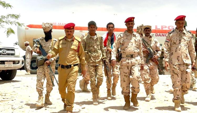 العميد الكعلولي والمقدم النقيب يتفقدان النقاط العسكرية في خط الرويك- عارين بشبوة