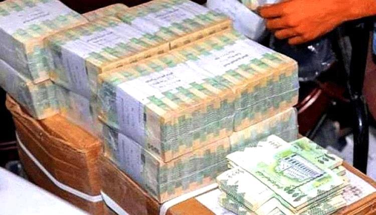 رئيس الحكومة يتخذ قرار حاسم بوقف صرف المرتبات بالدولار ويلزم التعامل الحصري بالريال اليمني