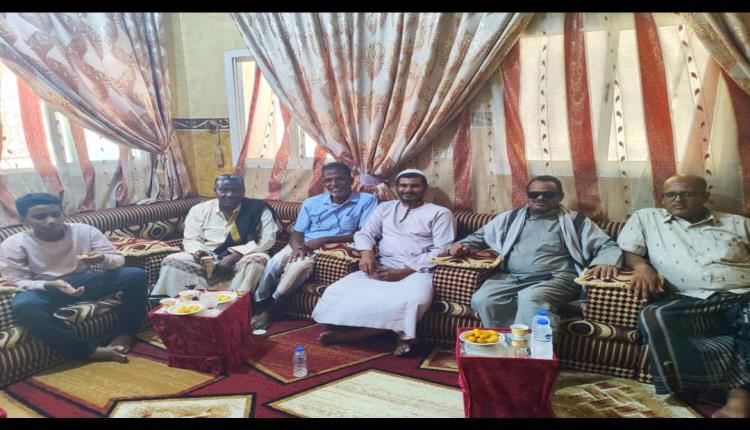 الهيئة الحضرمية لإصلاح ذات البين تزور الأستاذ عوض باحنحن عضو الهيئة وتطمئن على صحتة  