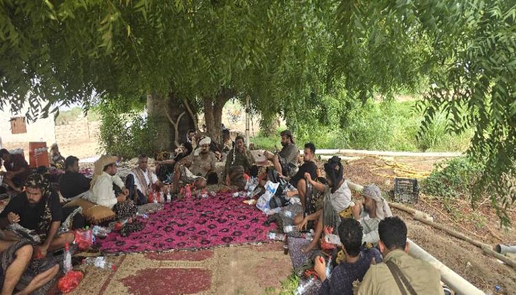 الشيخ سامي بن ديان شيخ مشائخ يافع الساحل يؤدي واجب العزاء لقبيلة المراقشة في وفاة والد الشيخ علي سالم الحسيني 