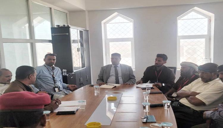 المدير العام لمطار سقطرى يشدد على الجاهزية والعمل الجماعي لحماية المطار