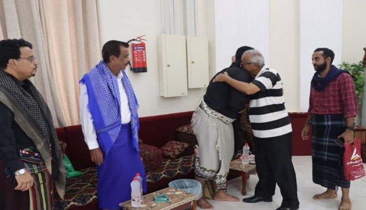 الوكيل محمد سعيد سالم يقدم واجب العزاء في وفاة الفقيد عبدالله بن بريك
