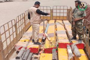 قوات الحزام الأمني بلحج تضبط رافعات مخصصة لإنزال حاويات السفن كانت في طريقها إلى الحديدة
