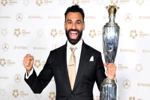 محمد صلاح يتوج بجائزة أفضل لاعب بالدوري الإنجليزي لعام 2025