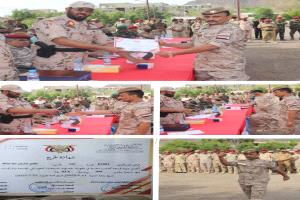 العميد المرفدي يبارك للنقيب الظنين تحقيق المركز الأول في دورة قادة كتائب
