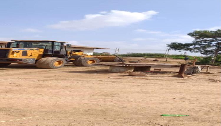 بدء أعمال نظافة وتأهيل  في مركز الإرسال الإذاعي بمدينة الشعب 