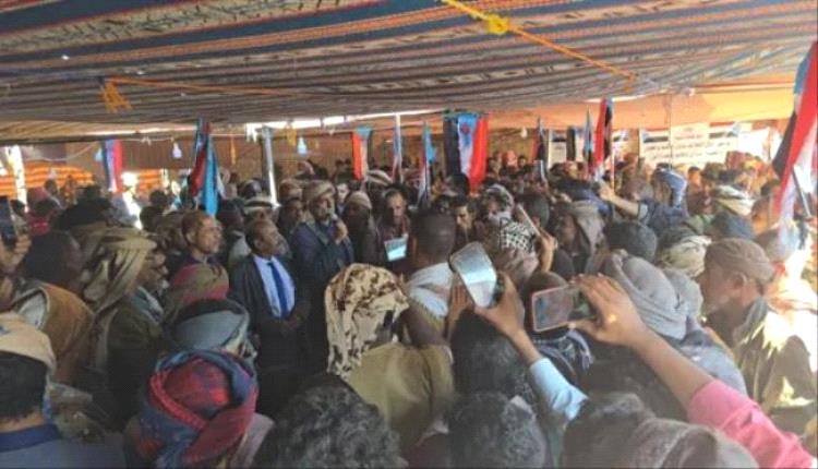 شبوة.. توافد أبناء مديرية الصعيد إلى مخيم الاعتصام..