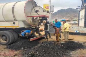 باخبيرة ينفذ نزولًا مُفاجئًا للاطلاع على أعمال تصفية شبكات الصرف الصحي في جولة حجيف بالمعلا