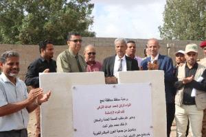 محافظ لحج يضع حجر الأساس لمشروع مركز معالجة سوء التغذية بتبن