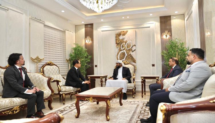 المحرّمي يبحث مع السفير الياباني سبل تعزيز العلاقات الثنائية في مختلف المجالات