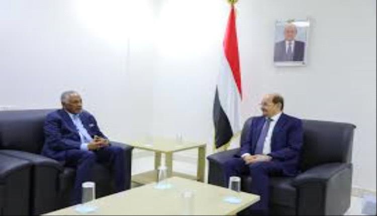 وزير الخارجية يبحث مع السفير السوداني تعزيز التعاون الثنائي 