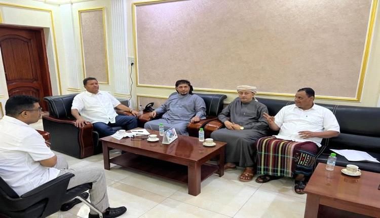 النائب العام يلتقي محافظ سقطرى لبحث التعاون المشترك وتعزيز سيادة القانون في الأرخبيل