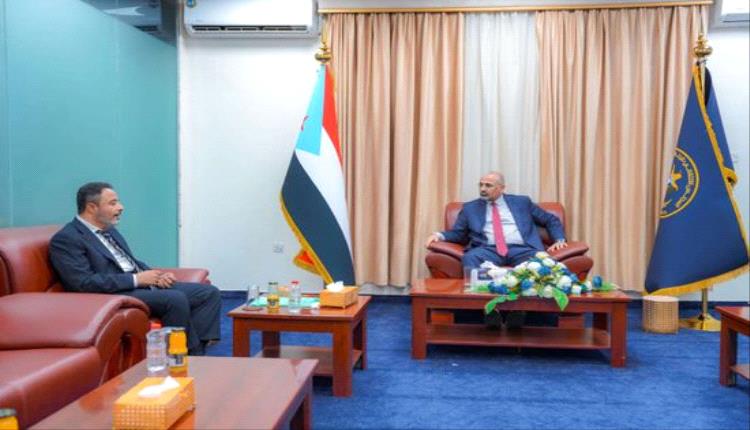 الرئيس الزُبيدي يناقش نشاط انتقالي أبين بالنصف الأول من العام