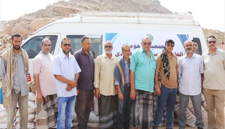 جمعية الحاجة قدرية بالشعيب توزع 70 سلة غذائية لمعلمي خمس مدارس بالمديرية