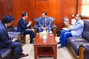 الوزير السقطري يبحث مع السفير الياباني مجالات التعاون الزراعي والسمكي