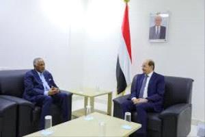 وزير الخارجية يبحث مع السفير السوداني تعزيز التعاون الثنائي 