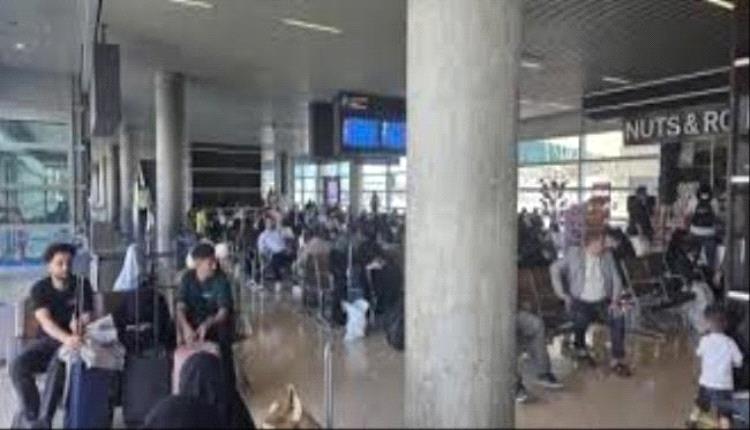 يمنيون عالقون في مطار علياء الدولي بسبب اغلاق الاردن المجال الجوي
