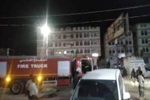 حريق يلتهم مبنى سكني بمدينة عتق و يخلف اضرار مادية