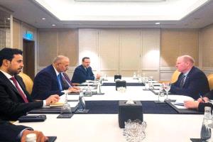 الرئيس الزُبيدي يبحث مع السفير الأسترالي سُبل دعم تنفيذ الإصلاحات الشاملة في مؤسسات الدولة