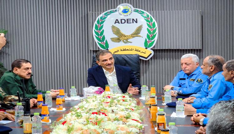 لملس والشعيبي يتفقدان سير عمل أمن المنطقة الحرة والجمارك ويبحثان سُبل تنشيط حركة الميناء