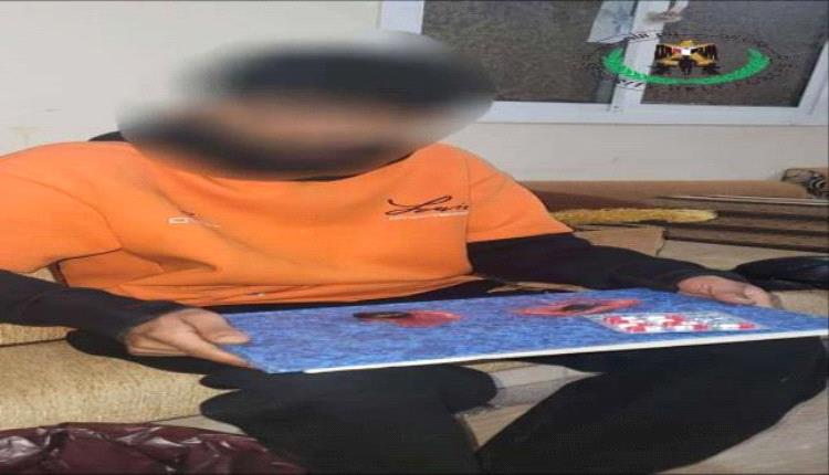 الحزام الأمني بلحج يضبط متهمًا بحوزته مخدرات وخمور