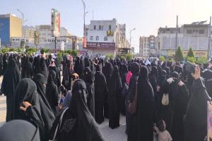 انطلاق وقفة احتجاجية لنساء عدن للمطالبة بالخدمات وتحسين الوضع المعيشي