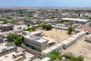 برعاية المحرّمي وبدعم إماراتي.. تدشين مشروع ترميم مجمع الزهراء التربوي في مديرية أحور بأبين