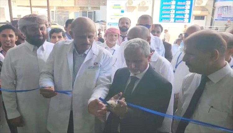 الوكيل الشبحي يدشن المخيم الطبي الجراحي المجاني الثالث في مستشفى عدن التعاوني الخيري بالعاصمة عدن