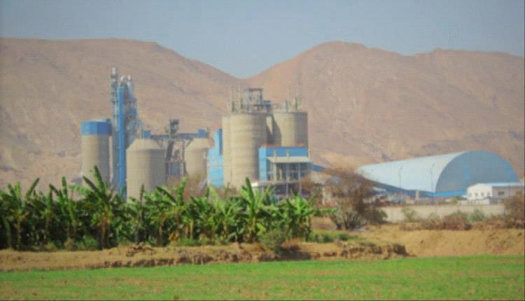 مجددًا .. قاطرات مصنع أسمنت الوحدة تواجه عصابات التقطع في أبين