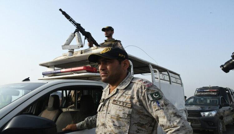 باكستان تحذر من "حرب مفتوحة" مع أفغانستان في حال فشل محادثات السلام