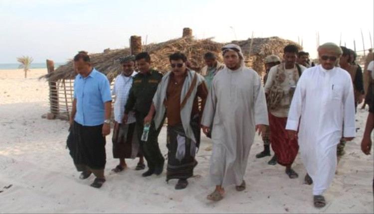 محافظ سقطرى يتفقد مخيم عومق السياحي في نوجد