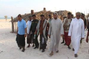 محافظ سقطرى يتفقد مخيم عومق السياحي في نوجد..