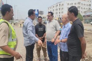 بدء صيانة شارع كورنيش المرشدي في المنصورة
