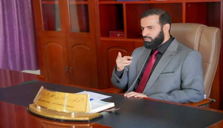 شيخ مشايخ مكتب اليزيدي يؤيد قرار محافظ أبين بإزالة نقاط الجباية غير القانونية