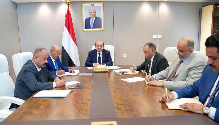 رئيس الوزراء يترأس اجتماع لجنة إدارة الأزمات الاقتصادية والإنسانية ويؤكد جاهزية الحكومة لمواجهة تداعيات التصعيد الإقليمي