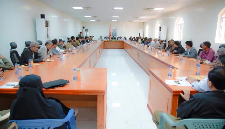 محافظ شبوة يعلن الموافقة على إنشاء مصفاة نفطية ويثمن دور السعودية في مساندة جهود التنمية  