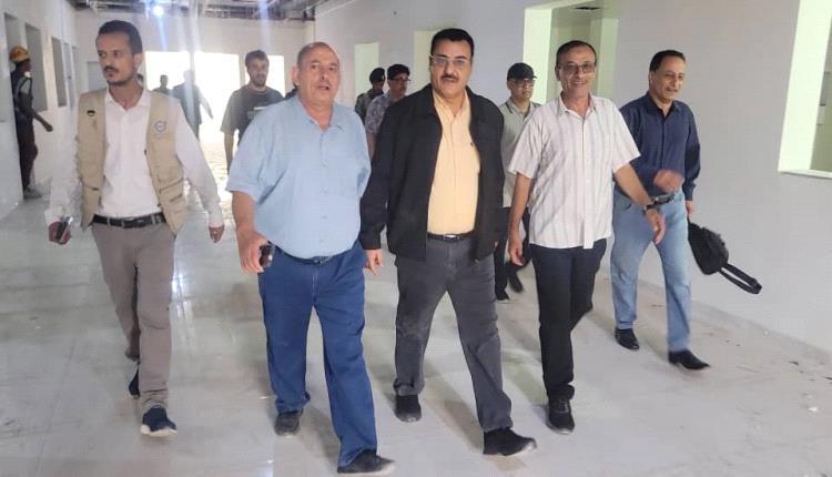 بتوجيهات وزير الدولة - محافظ العاصمة عدن - عبدالرحمن شيخ..
مدير عام المنصورة يتفقد الأعمال النهائية بمشروع بناء مخازن اللقاحات