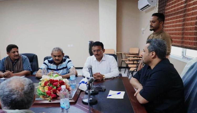 محافظ لحج "مراد الحالمي" يناقش مع مدير هيئة الأراضي سبل معالجة قضايا العقارات وحماية الممتلكات العامة