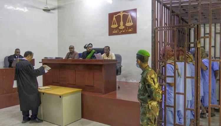 المحكمة الجزائية بحضرموت تُدين متهماً بالاتجار وتعاطي المخدرات وتقضي بسجنه ٢٥ عاماً