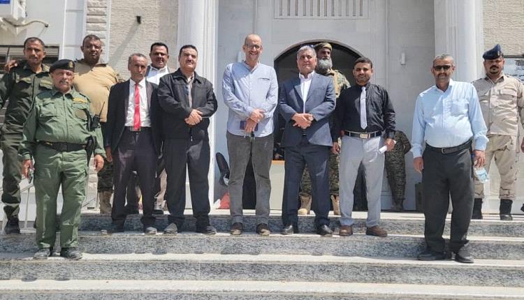 بحضور مدير عام المديرية أحمد الداؤودي..
رئيس محكمة استئناف العاصمة عدن يتفقد سير العمل في المجمع القضائي بالمنصورة