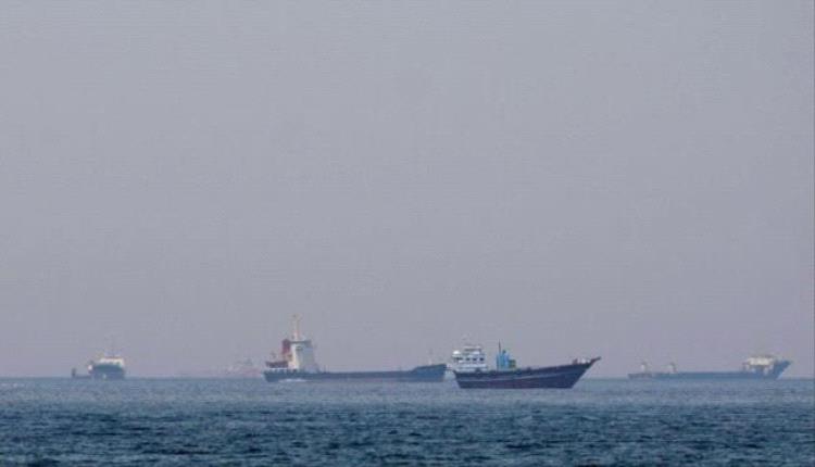 زورق حربي إيراني يهاجم سفينة حاويات قبالة عمان..